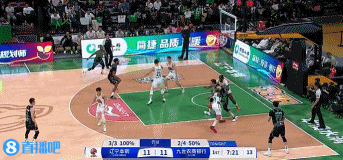 三分很准！辽宁外援韦伯三世半场三分6中4射落12分 另有3抢断